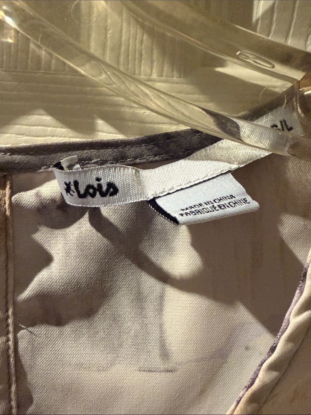 Sleeveless Abstract Print Ruffle-Shoulder Camisole in Cream, Gray & Lavender - Picture 4 of 7